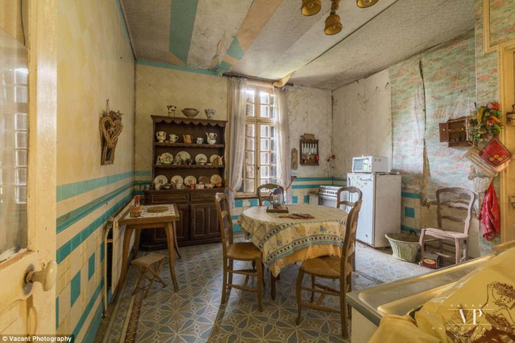 Tham quan căn nhà bị bỏ hoang 20 năm ở Pháp giá 3 tỉ đồng - Ảnh 10.