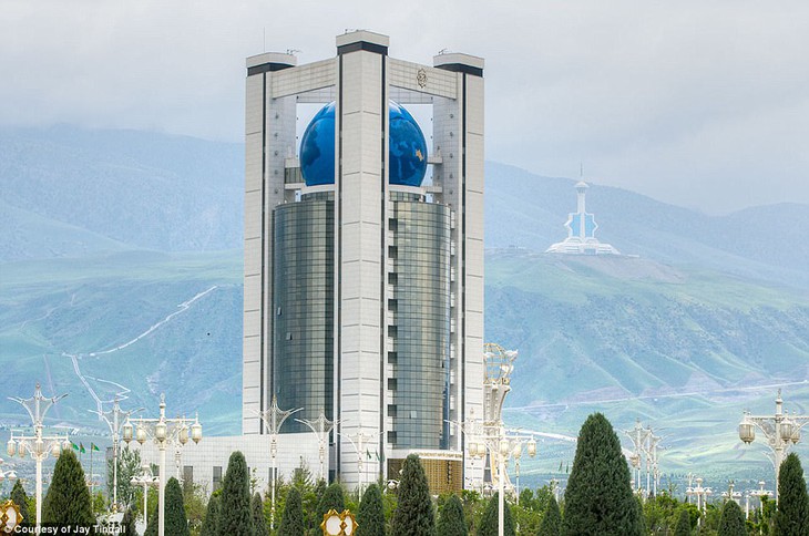 Ghé thăm đất nước bí ẩn Turkmenistan - Ảnh 2.