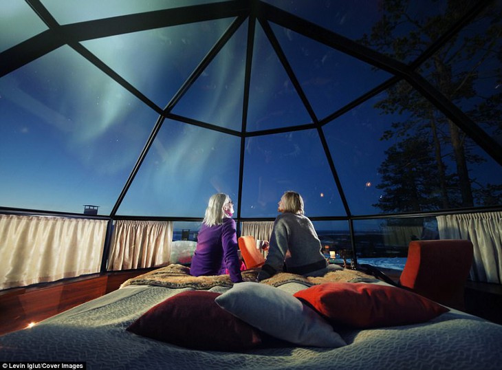 Ghé Phần Lan ngắm cực quang trong lều tuyết bằng kính - Ảnh 2.