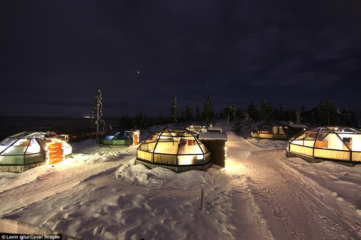 Ghé Phần Lan ngắm cực quang trong lều tuyết bằng kính - Ảnh 3.