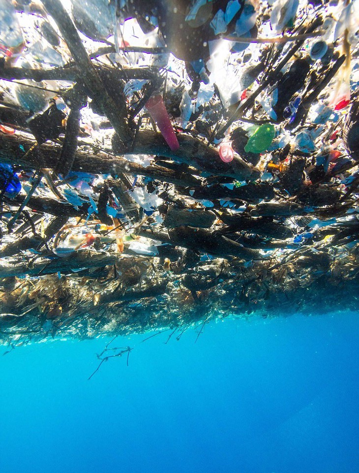 Rác thải làm ô nhiễm biển ở đảo du lịch nổi tiếng - Ảnh 3.