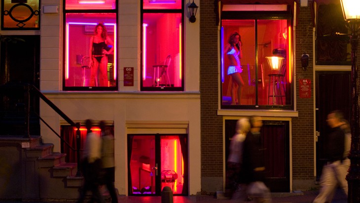 Hà Lan chán vì du khách chỉ khoái đến phố đèn đỏ - Ảnh 1.