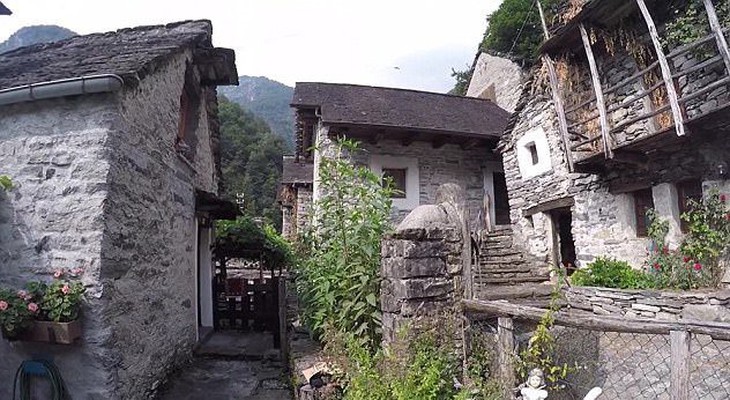 Ngôi làng hẻo lánh ở Thụy Sĩ thành khách sạn - Ảnh 3.