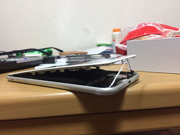 Apple xác nhận đang điều tra hai sự cố nổ pin với iPhone 8 Plus - Ảnh 2.