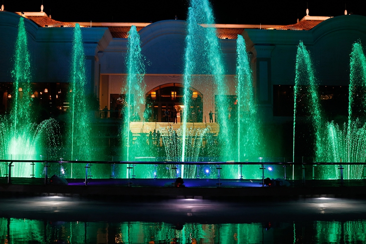 The Grand Hồ Tràm Strip khai trương Đài nhạc nước rực rỡ sắc màu - Ảnh 7.