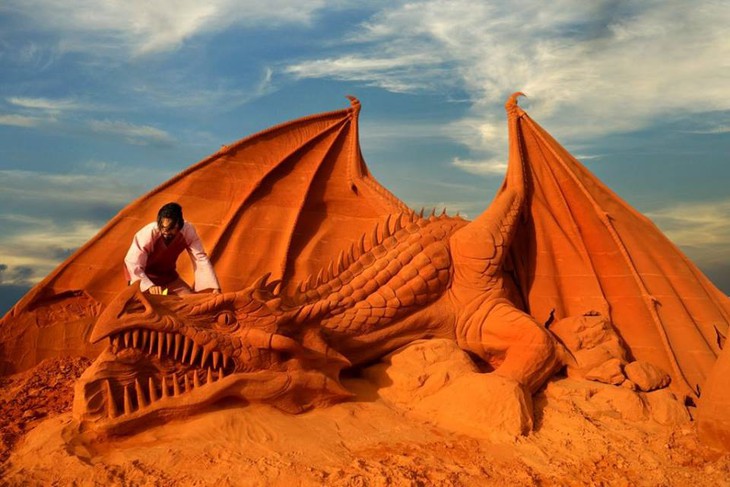 Phan Thiết có Công viên tượng cát đầu tiên trên thế giới - Ảnh 2.