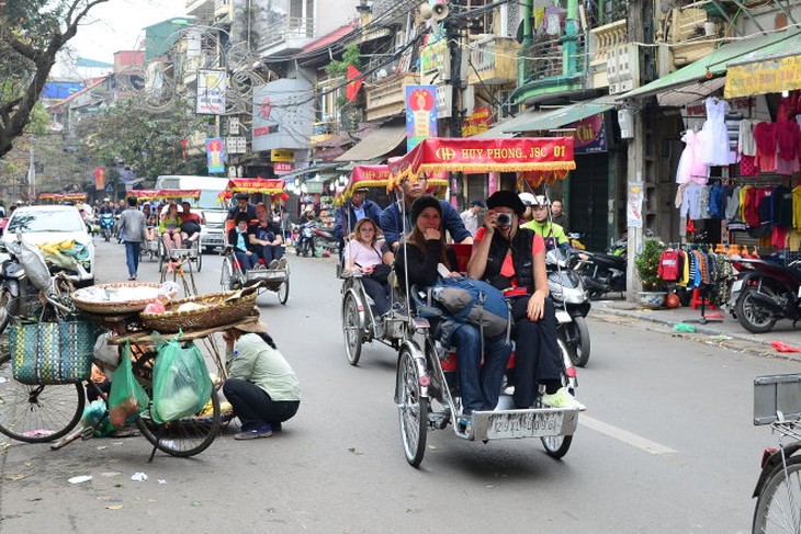 Việt Nam đón hơn 1 triệu lượt khách quốc tế mỗi tháng - Ảnh 1.
