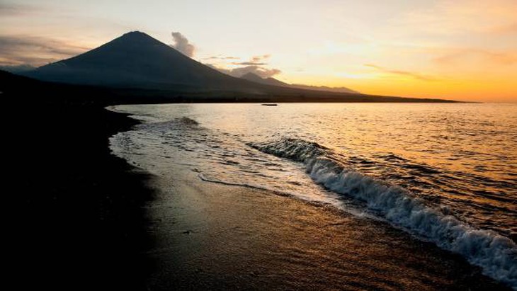 Đi Bali coi chừng thảm họa núi lửa phun trào - Ảnh 1.