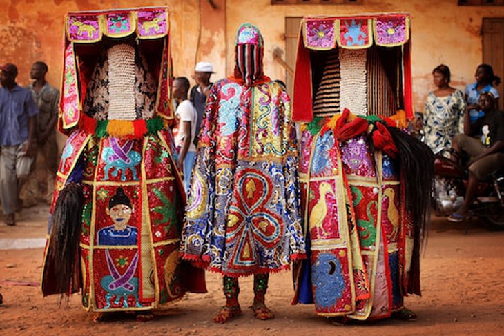 Những trang phục truyền thống đặc sắc và kỳ lạ khắp thế giới - Ảnh 2.