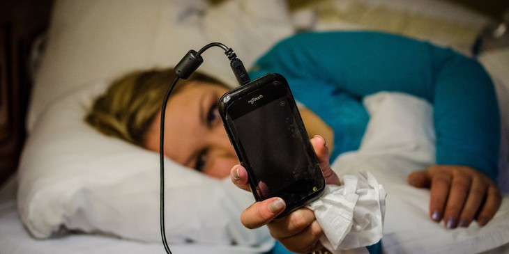 Có phải cái smartphone đang làm bạn mất ngủ? - Ảnh 1.